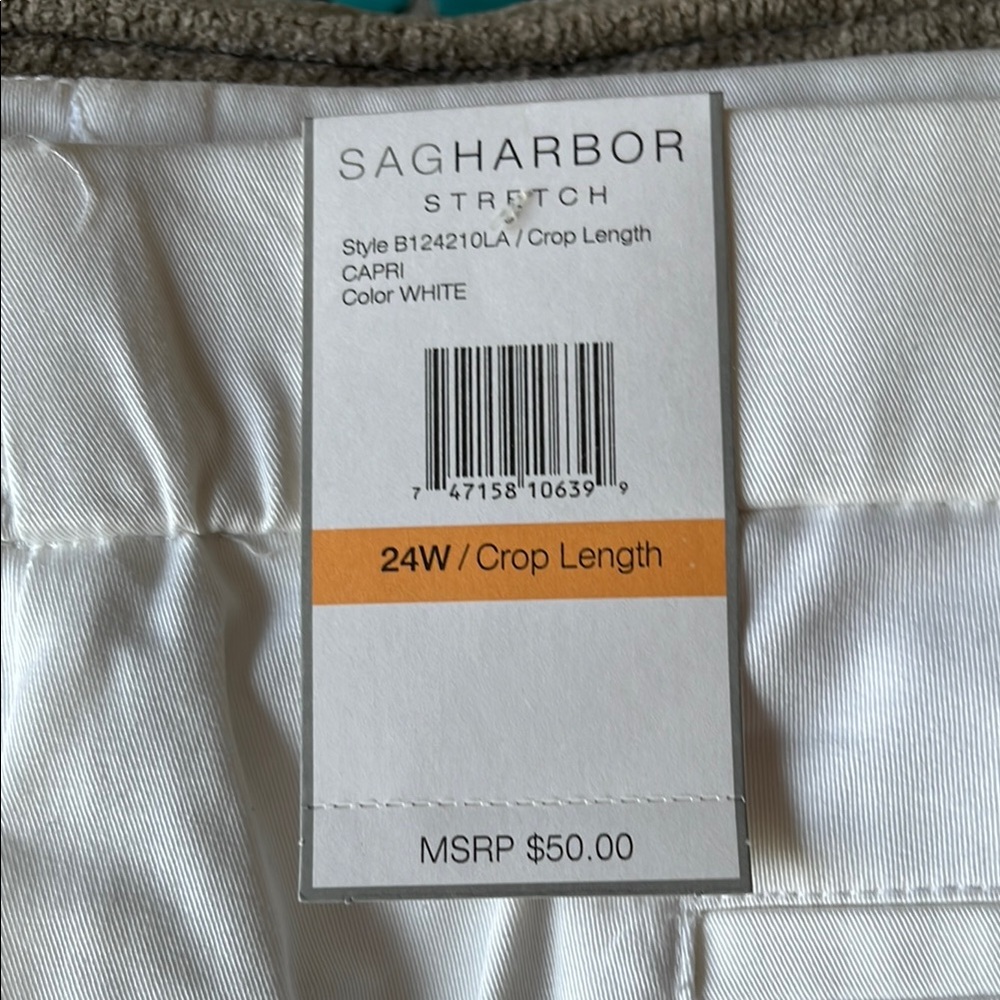 Sag Harbor White Relaxed Fit Capris - Picture 2 of 12